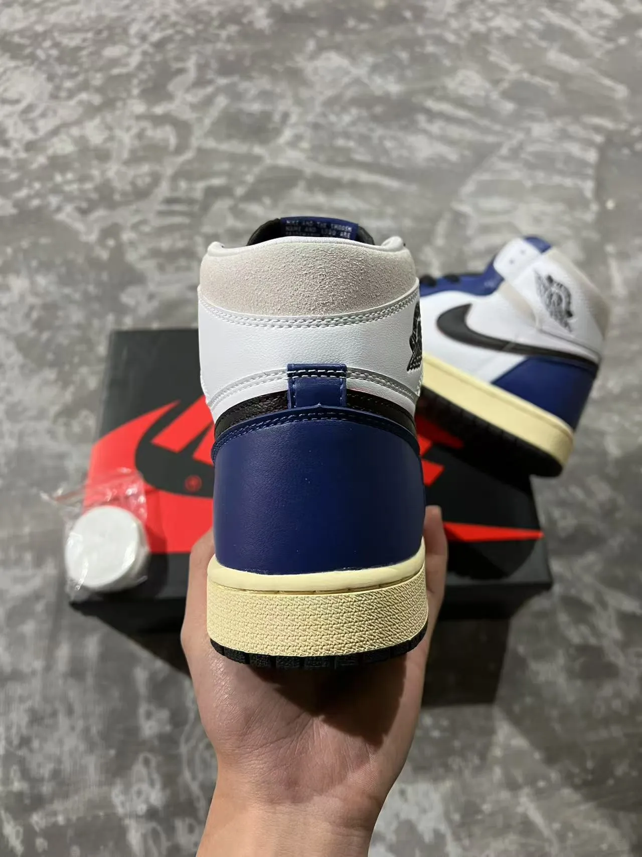 Air Jordan 1 High रॉयल ब्लू वाइट ब्लैक बास्केटबॉल जूते 8