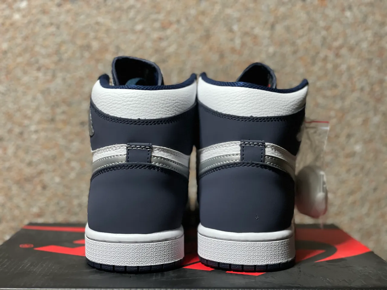 Air Jordan 1 عالي أبيض بحري فضي أحذية كرة السلة 4