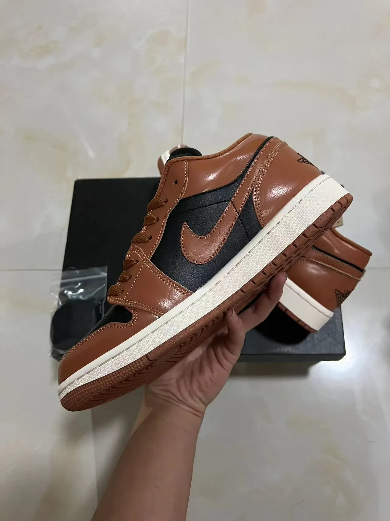 Sneakers lifestyle Air Jordan 1 Low marron et noir 5