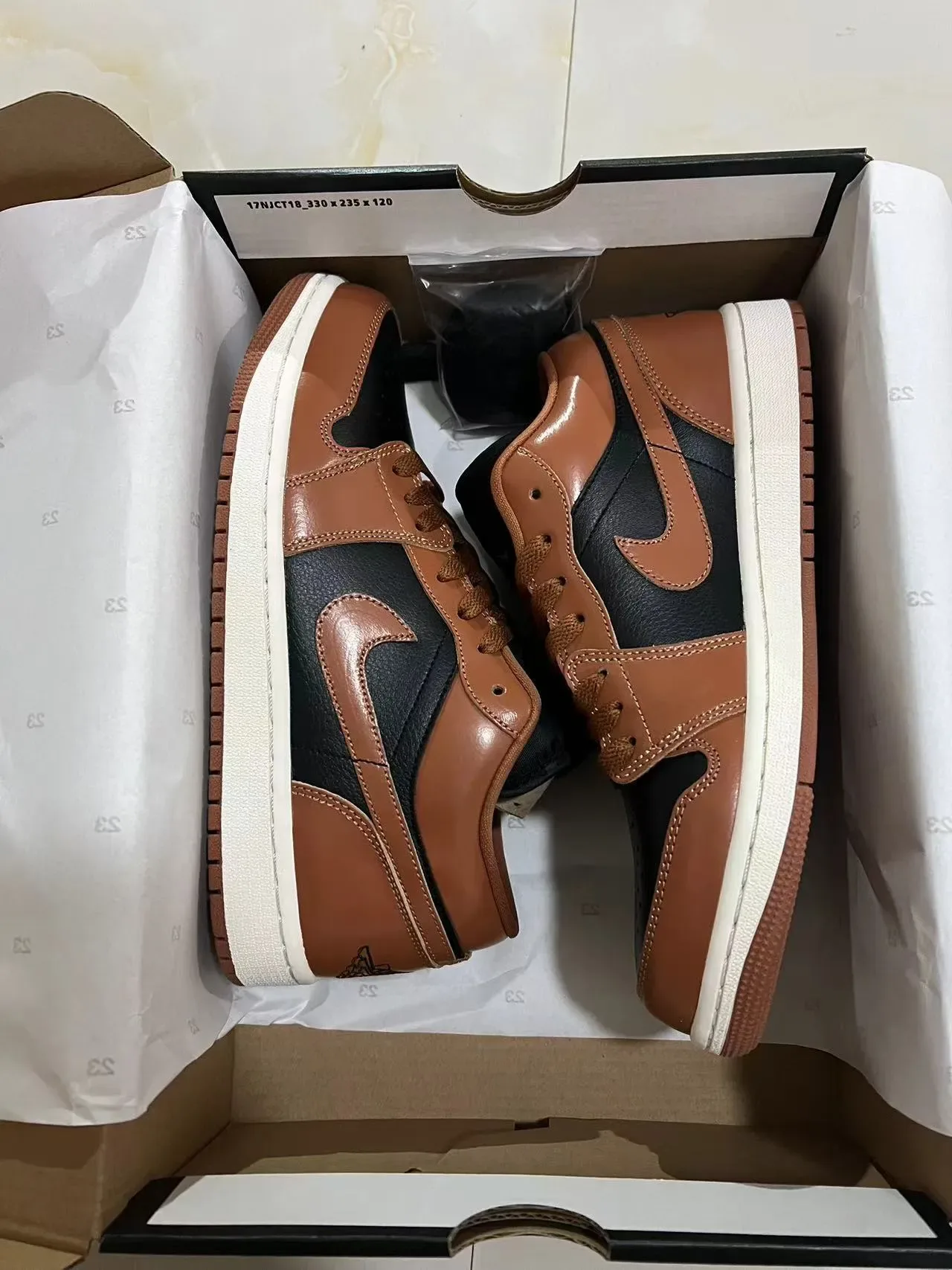 Sneakers lifestyle Air Jordan 1 Low marron et noir 9