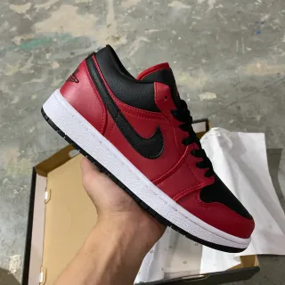 Tênis lifestyle Air Jordan 1 Low vermelho preto branco