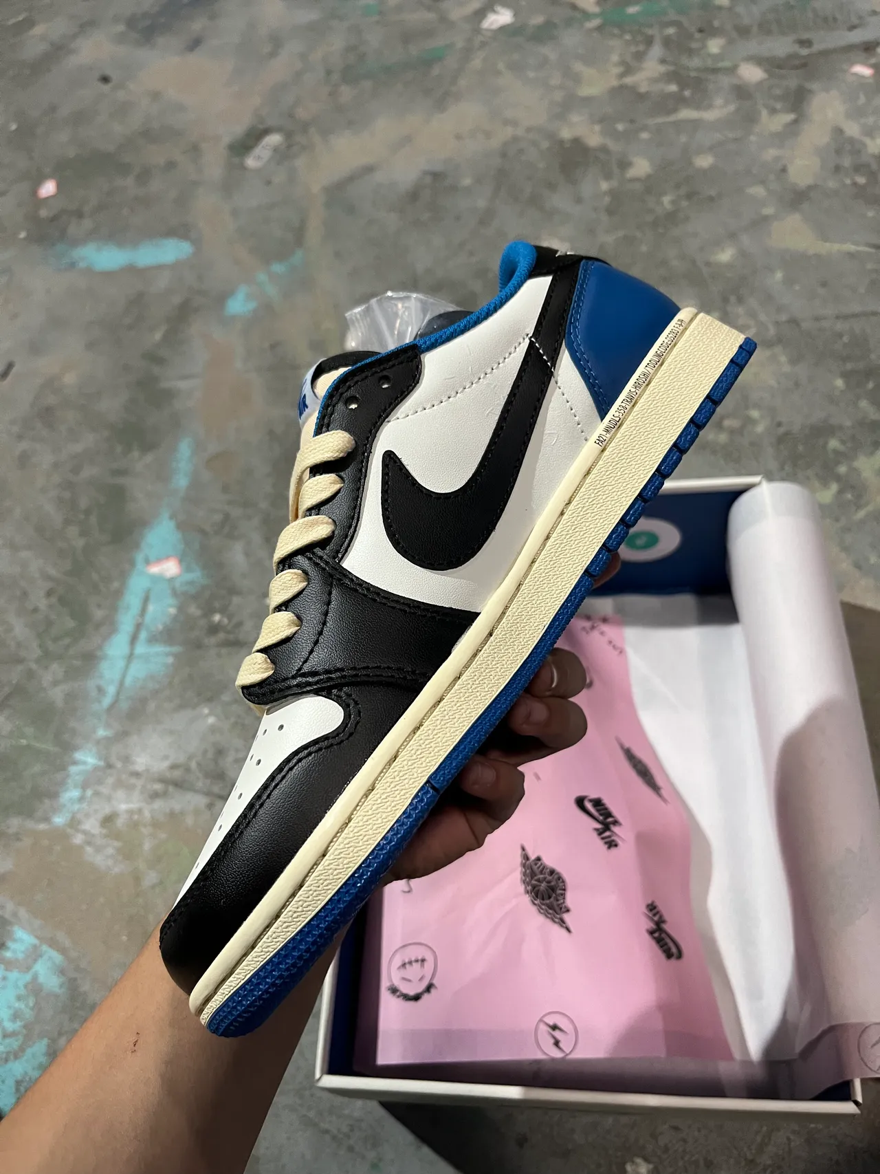 Air Jordan 1 Low সাদা কালো রয়েল ব্লু বেইজ লাইফস্টাইল স্নিকার্স 4
