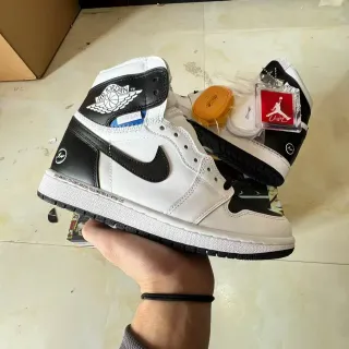 Air Jordan 1 Branco e Preto Tênis de Basquete