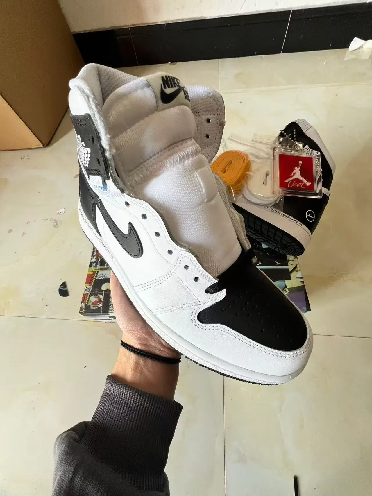 Air Jordan 1 Blanco y Negro Zapatillas de Baloncesto 2