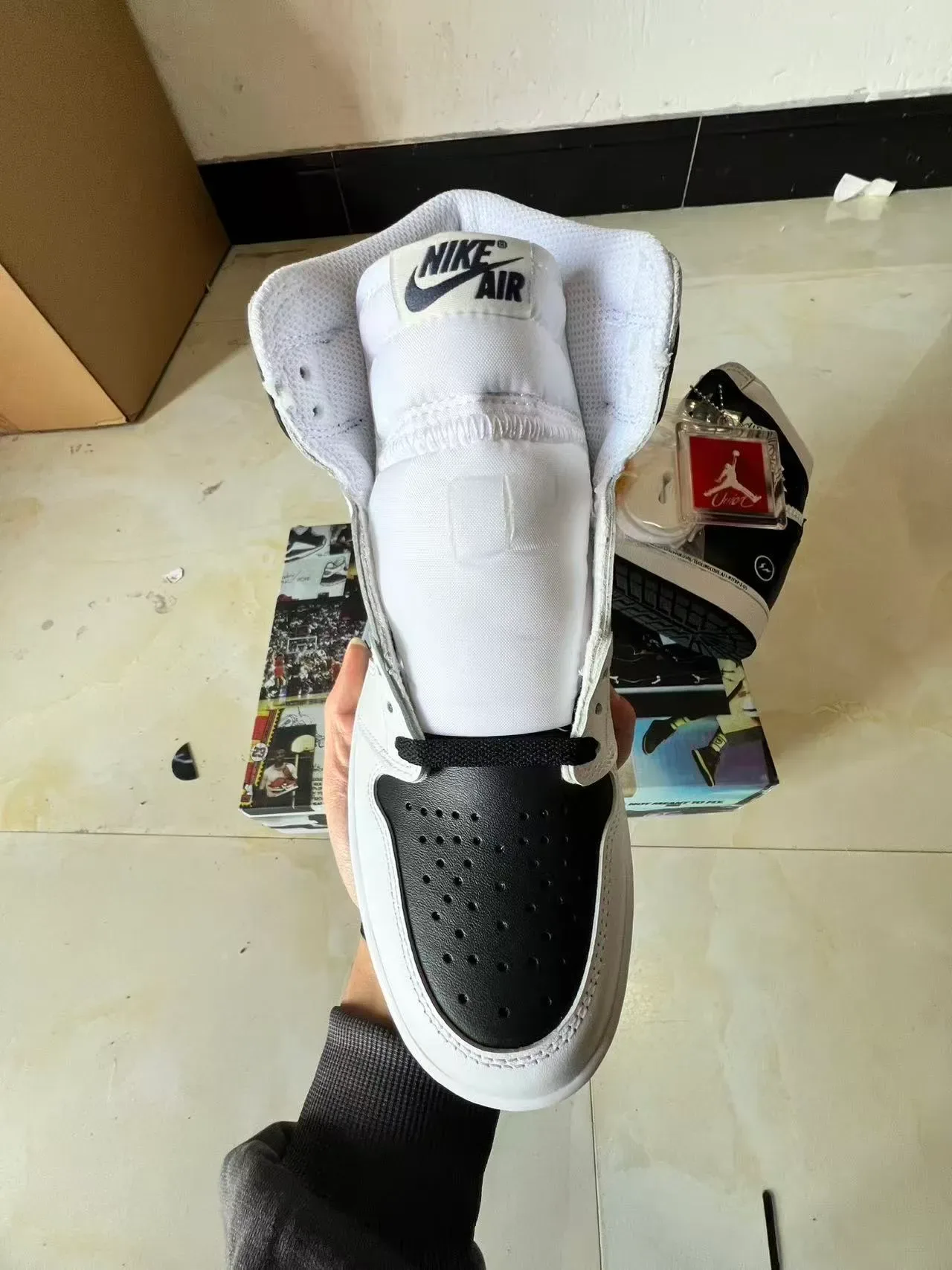 Air Jordan 1 Blanco y Negro Zapatillas de Baloncesto 3