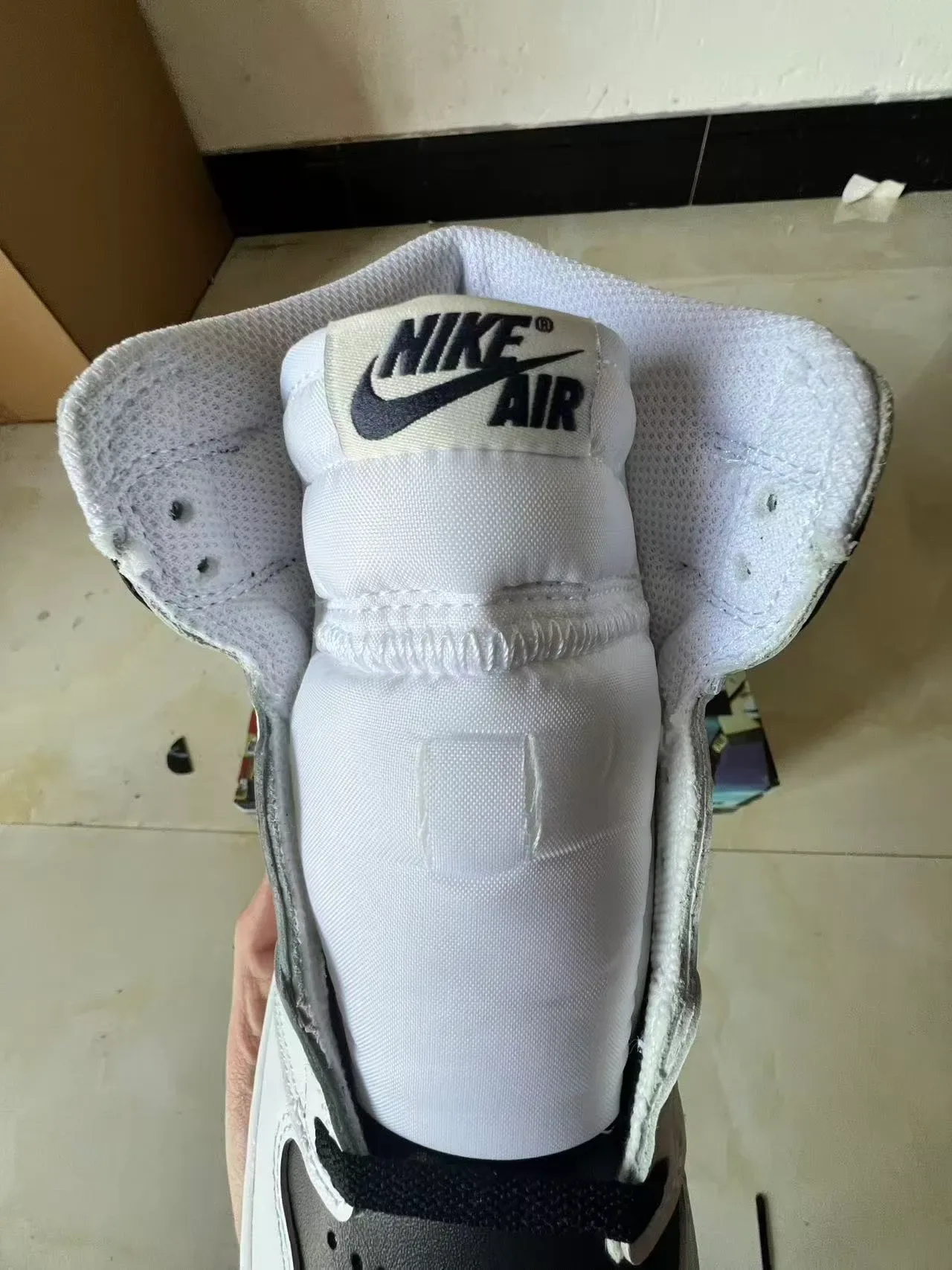 Air Jordan 1 Blanco y Negro Zapatillas de Baloncesto 4