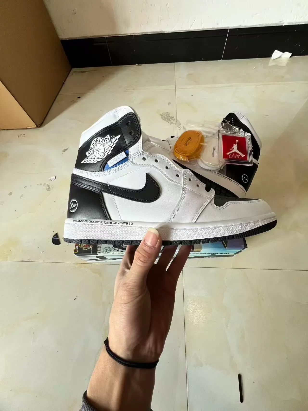 Air Jordan 1 Blanco y Negro Zapatillas de Baloncesto 7