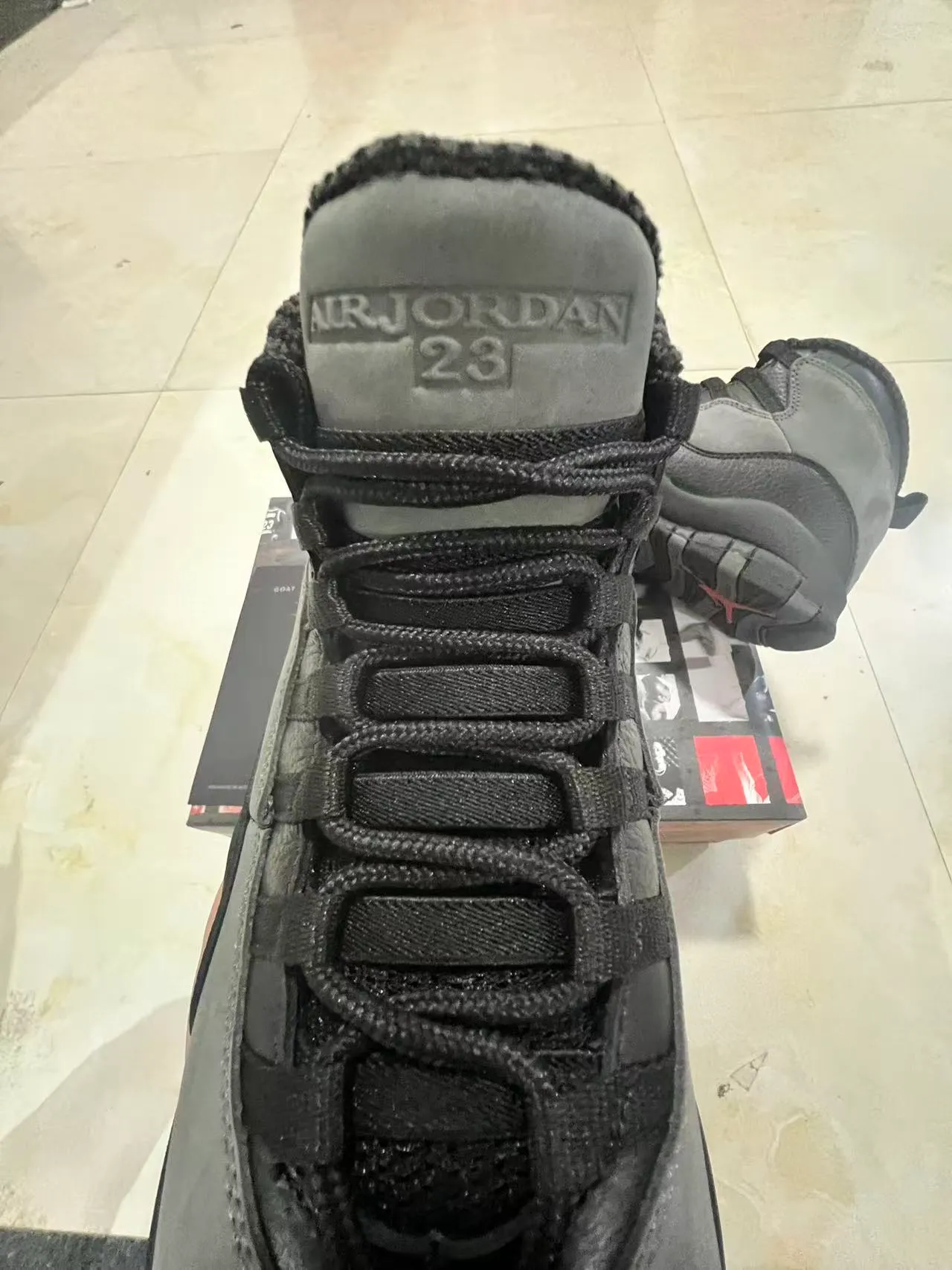 Air Jordan 10 ग्रे और ब्लैक स्वेड लेदर बास्केटबॉल जूते 4