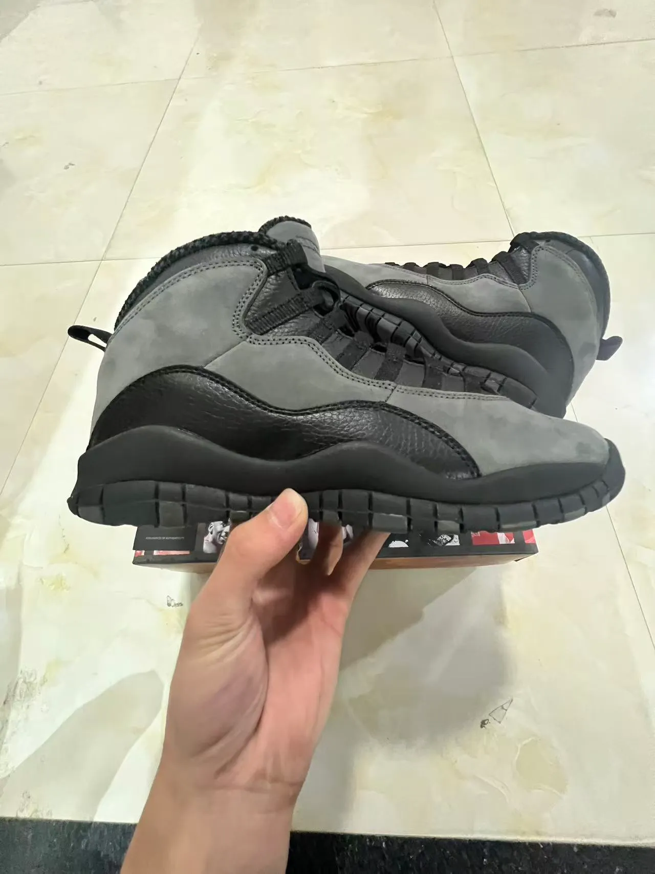 Air Jordan 10 ग्रे और ब्लैक स्वेड लेदर बास्केटबॉल जूते 9