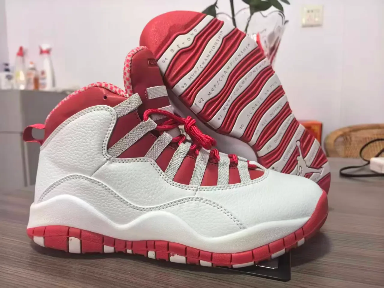 Air Jordan 10 Chaussures de Basket Hautes Blances et Rouges 4