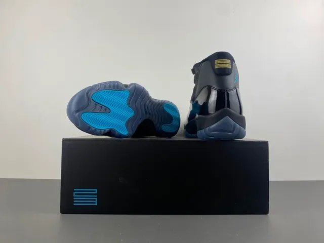 Air Jordan 11 Tênis de Basquete de Couro Patentado Preto 18