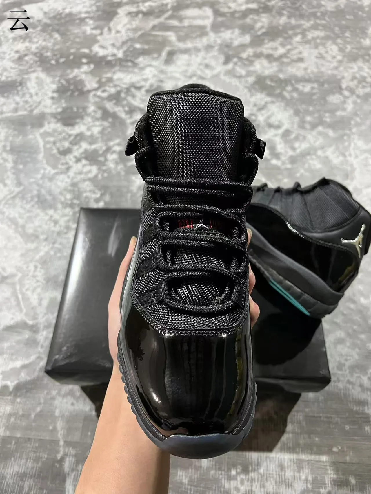 Tênis de basquete Air Jordan 11 em couro envernizado preto 3