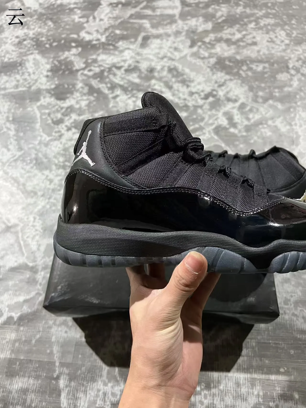 Tênis de basquete Air Jordan 11 em couro envernizado preto 7