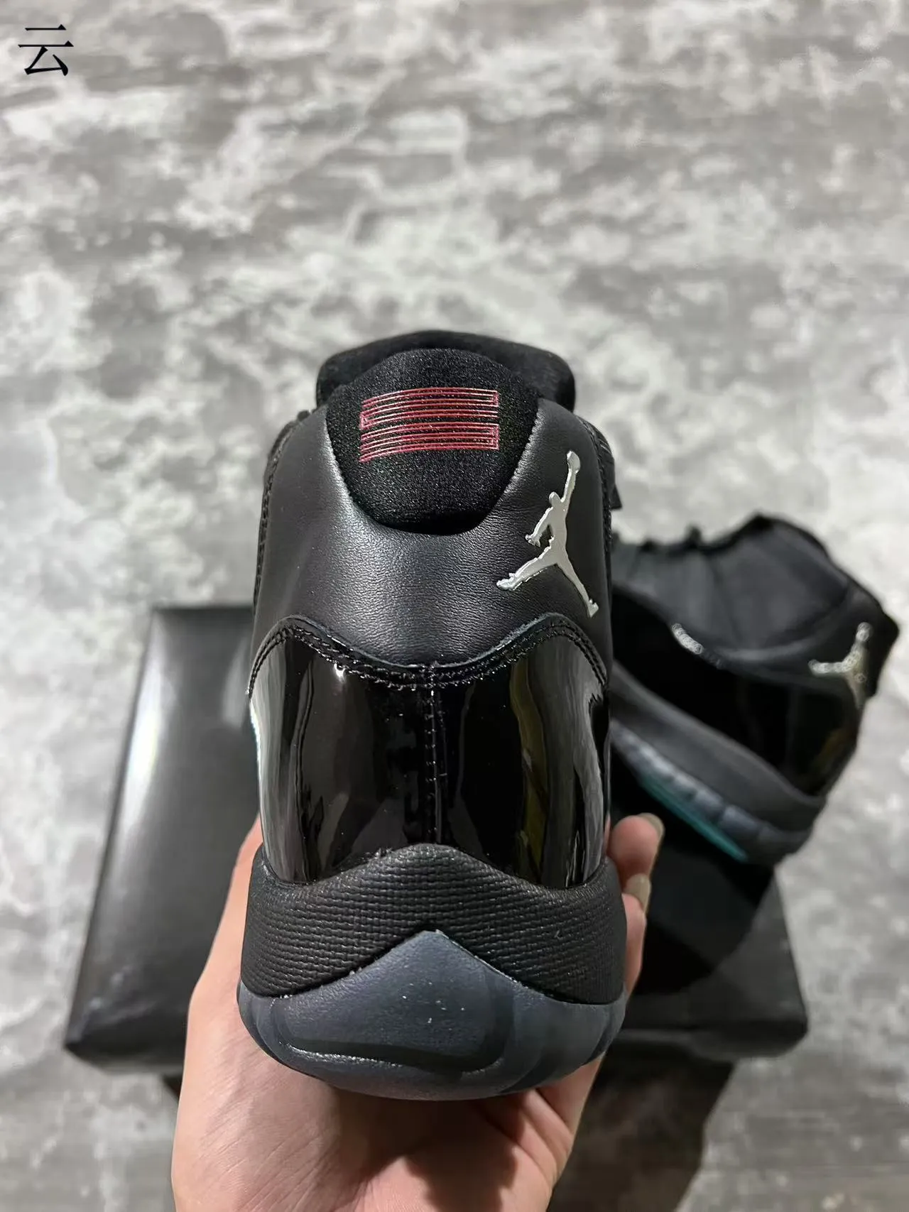Tênis de basquete Air Jordan 11 em couro envernizado preto 8