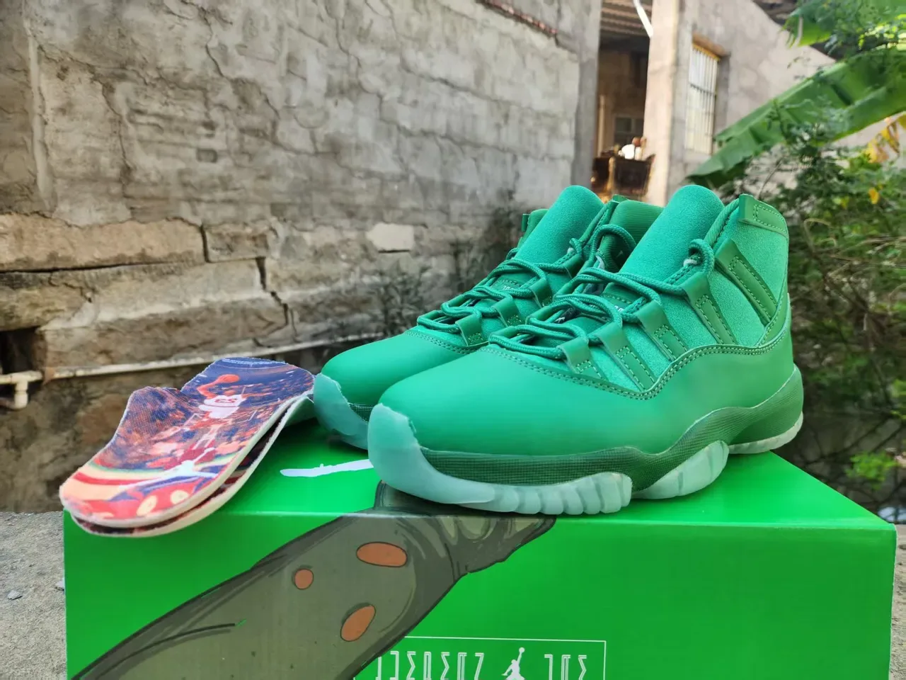 Air Jordan 11 Green and Orange Basketball Shoes 2