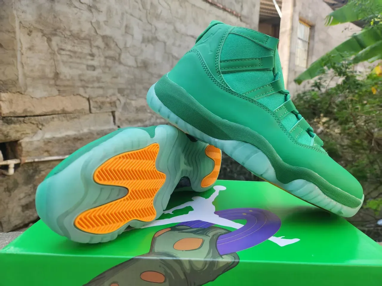 Air Jordan 11 Green and Orange Basketball Shoes 3
