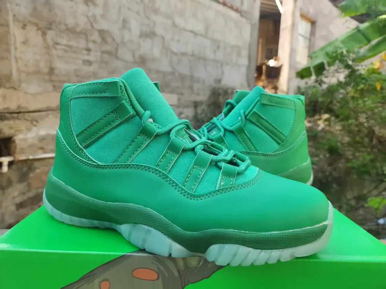 Air Jordan 11 Green and Orange Basketball Shoes 4