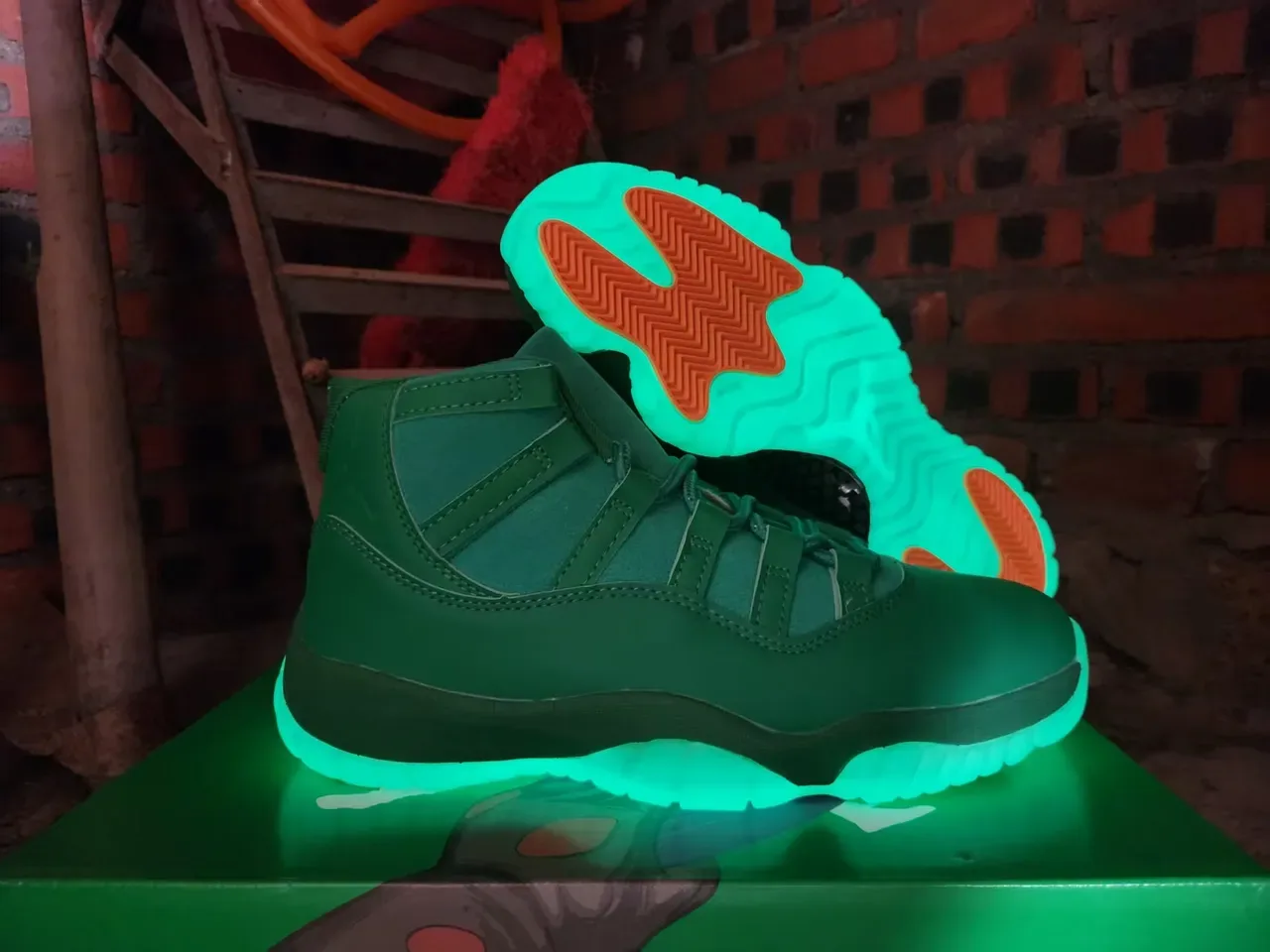 Air Jordan 11 Green and Orange Basketball Shoes 5