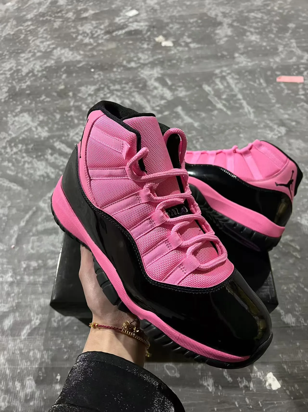 Air Jordan 11 গোলাপি এবং কালো বাস্কেটবল জুতা 2