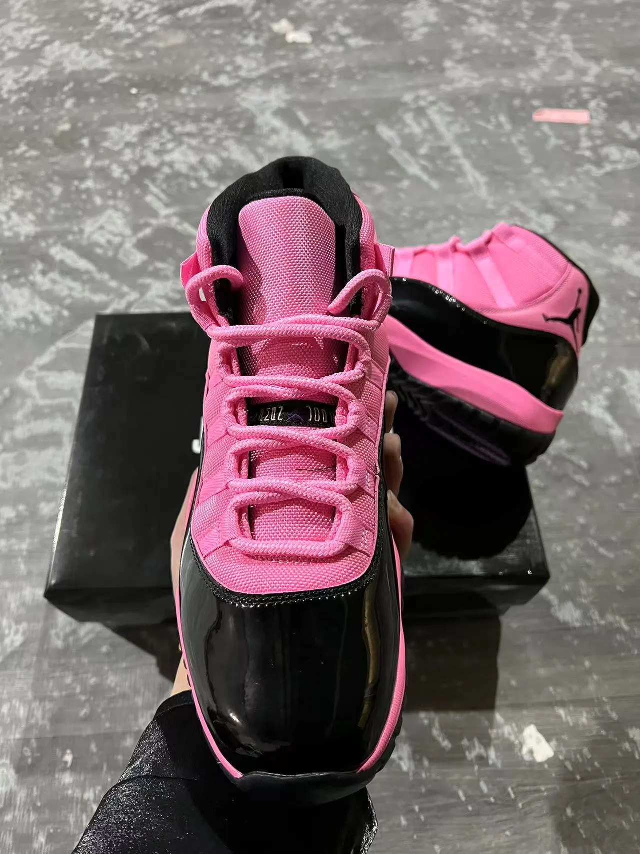 Air Jordan 11 গোলাপি এবং কালো বাস্কেটবল জুতা 3