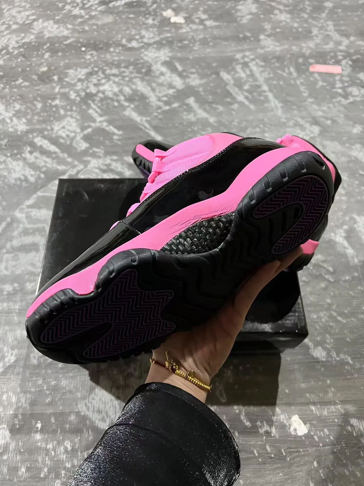 Air Jordan 11 গোলাপি এবং কালো বাস্কেটবল জুতা 6