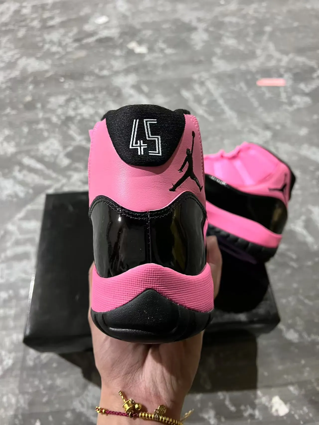 Air Jordan 11 গোলাপি এবং কালো বাস্কেটবল জুতা 8