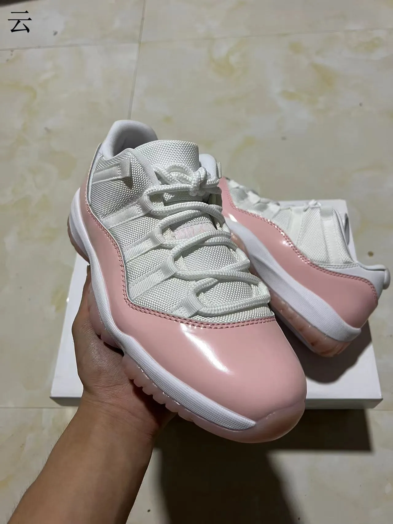 Chaussures de basketball Air Jordan 11 en cuir verni rose 2