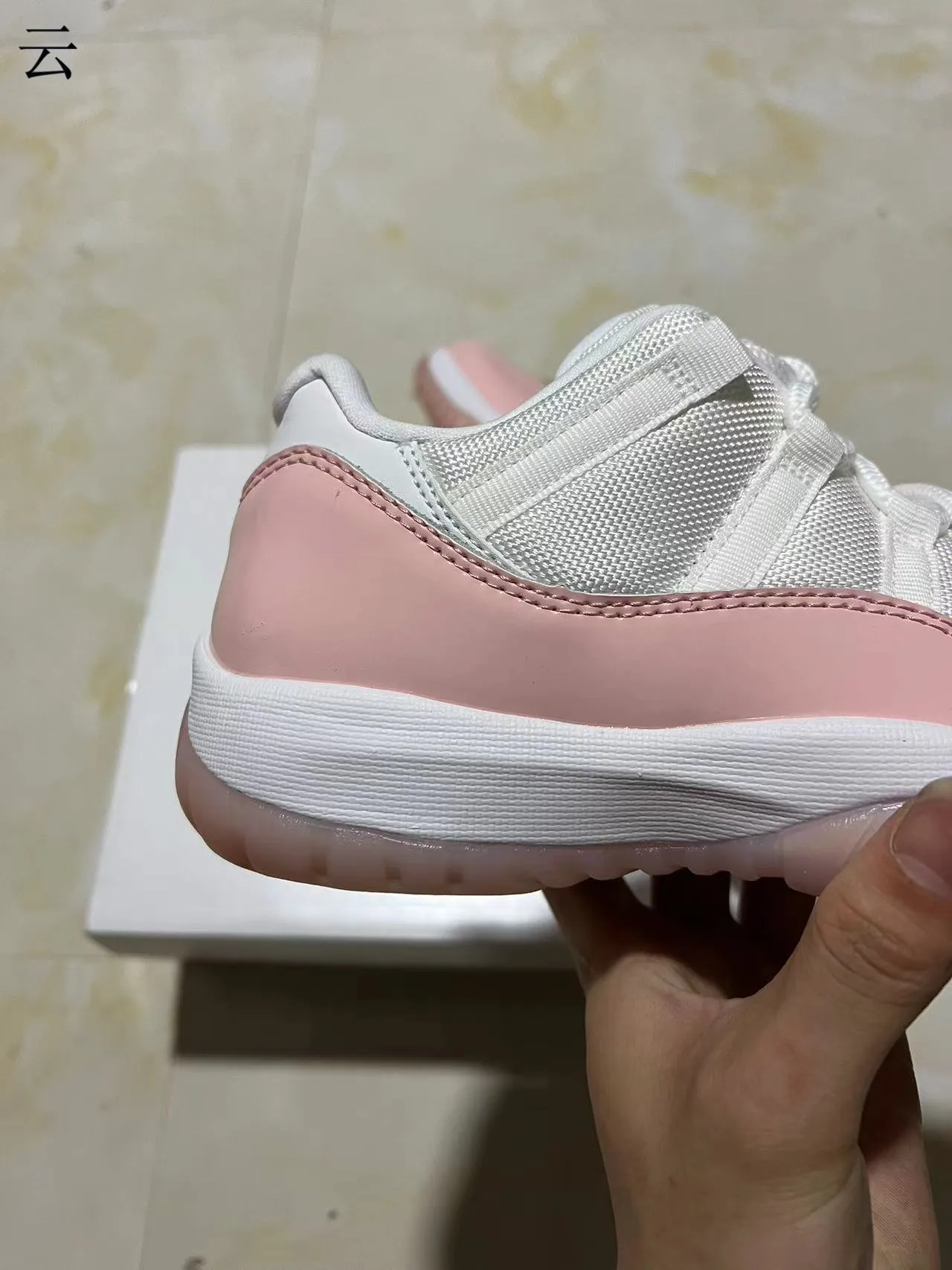 Chaussures de basketball Air Jordan 11 en cuir verni rose 7