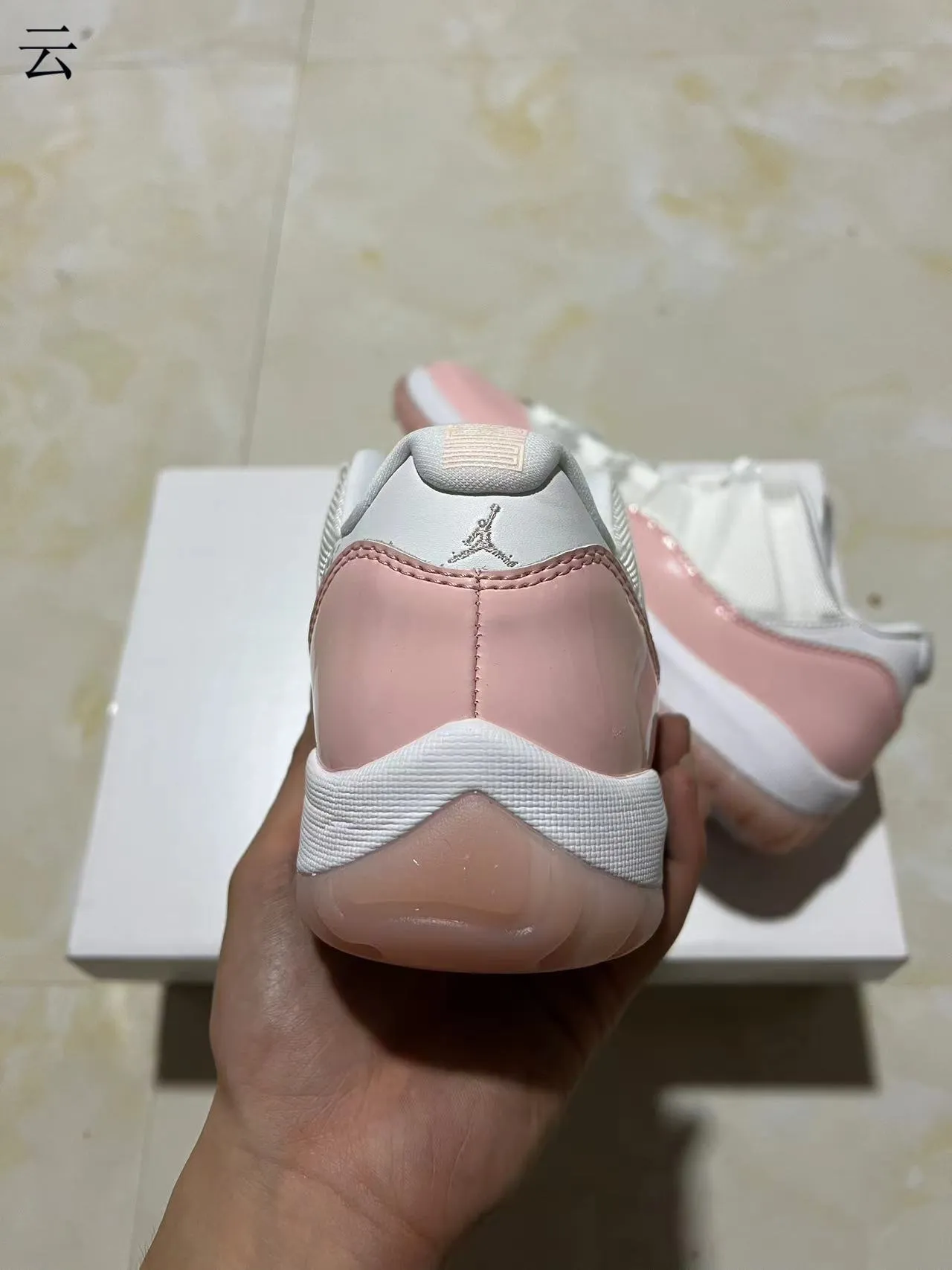 Chaussures de basketball Air Jordan 11 en cuir verni rose 8