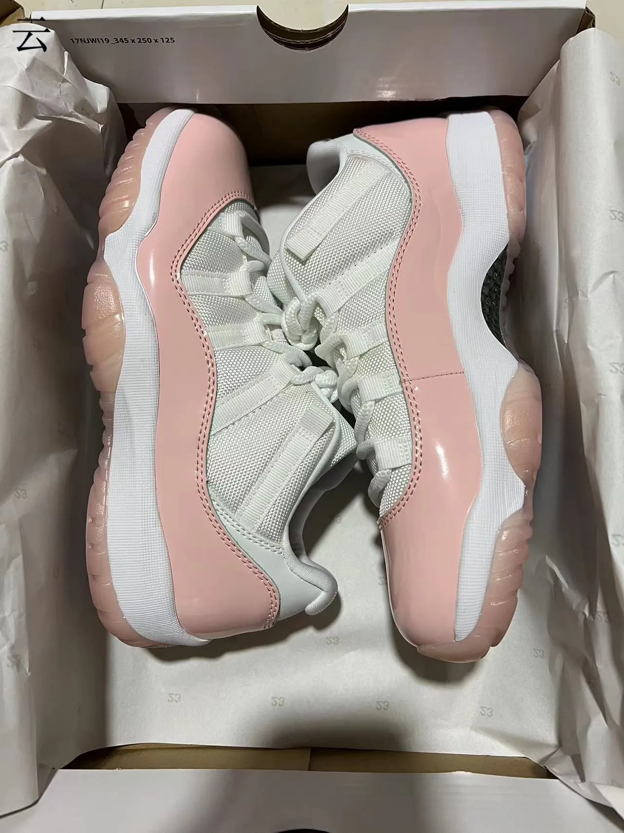 Chaussures de basketball Air Jordan 11 en cuir verni rose 9