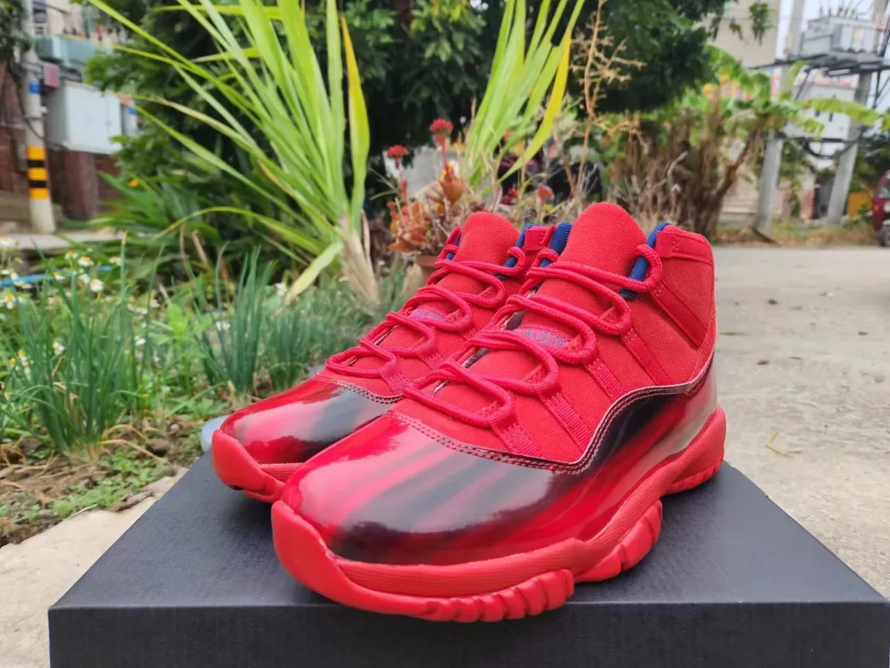 Air Jordan 11 लाल पेटेंट लेदर बास्केटबॉल जूते 2