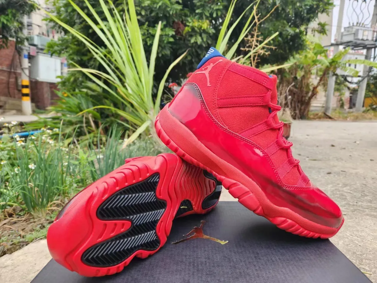 Air Jordan 11 लाल पेटेंट लेदर बास्केटबॉल जूते 4