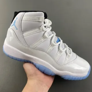 Air Jordan 11 সাদা এবং হালকা নীল বাস্কেটবল জুতো