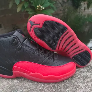 Air Jordan 12 黑红篮球鞋