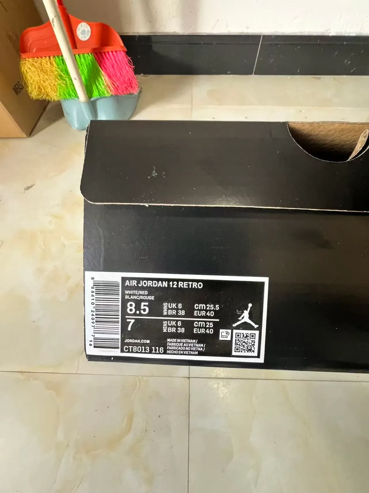 Air Jordan 12 أحذية كرة السلة رمادي فاتح ووردي 10