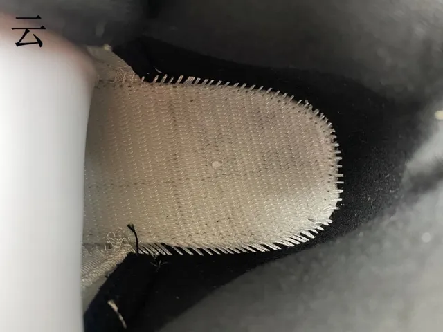 Chaussures de basketball Air Jordan 12 blanc, noir et or 7