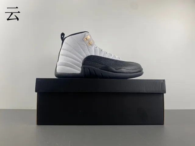 Chaussures de basketball Air Jordan 12 blanc, noir et or 15