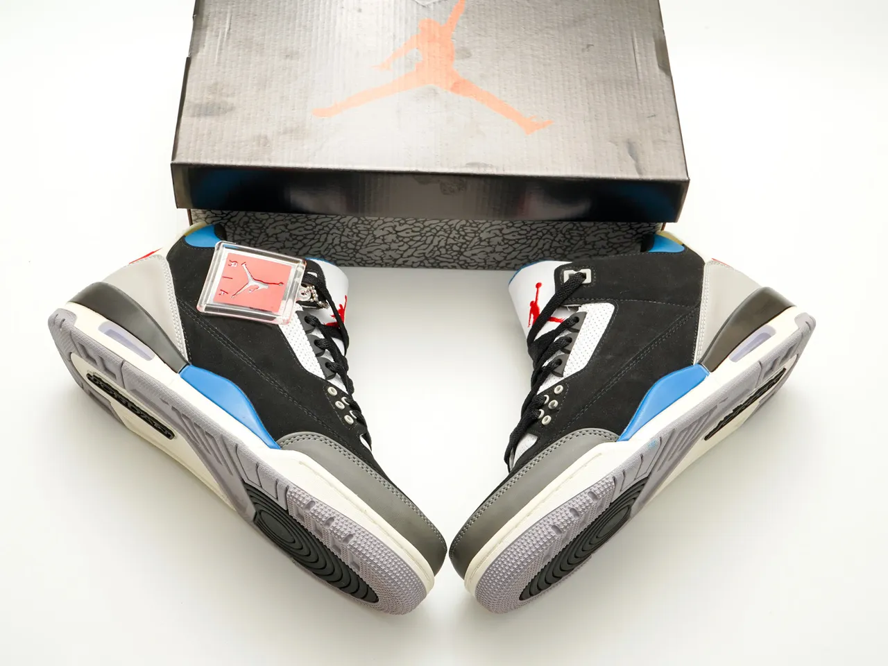 Air Jordan 3 Chaussures de Basketball Noir Bleu Rouge Inspirées du Ciment 4