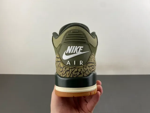 Air Jordan 3 橄榄绿麂皮大象纹篮球鞋 4