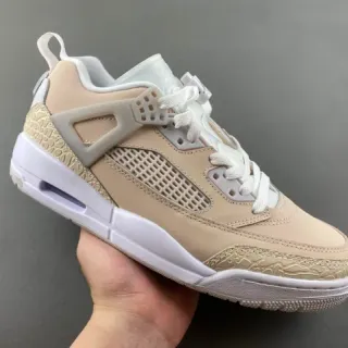 Tênis lifestyle Air Jordan 4 bege e branco