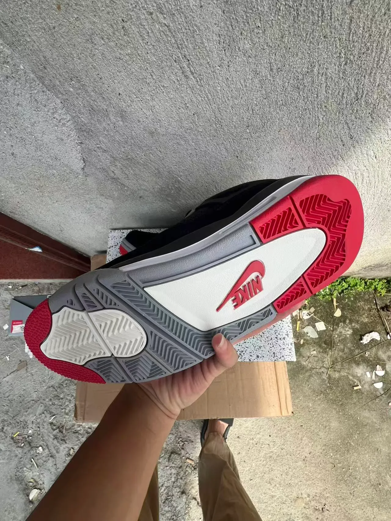 Air Jordan 4 أحذية كرة السلة أسود رمادي أسمنتي أحمر 6