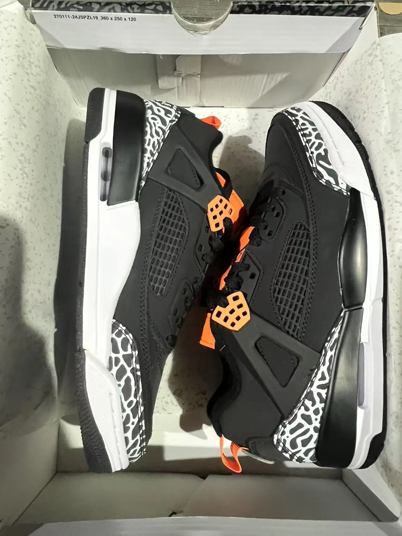 Chaussures de basketball Air Jordan 4 noir éléphant orange 10