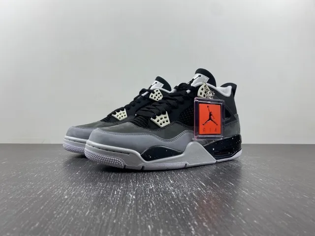 Chaussures de basketball Air Jordan 4 noir gris blanc 2