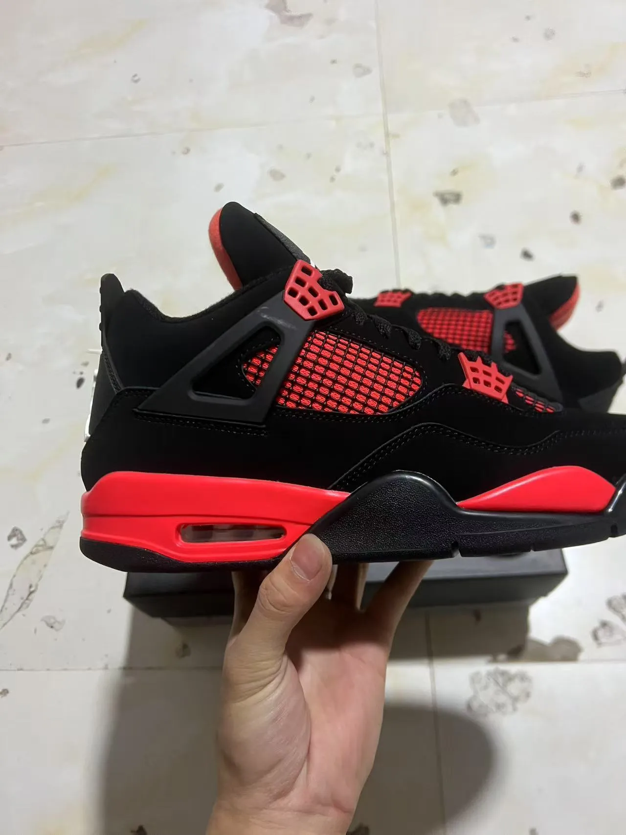 Tênis de basquete Air Jordan 4 preto e vermelho 5