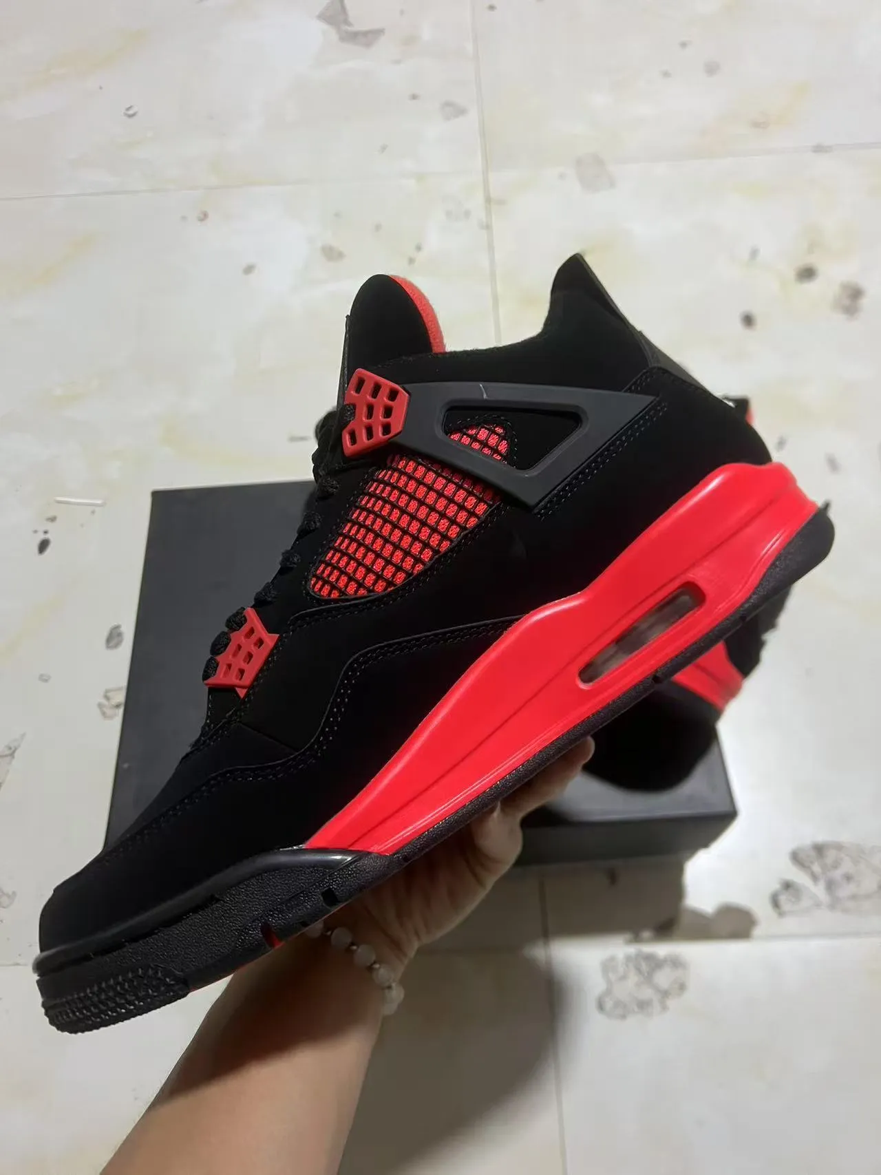Tênis de basquete Air Jordan 4 preto e vermelho 7