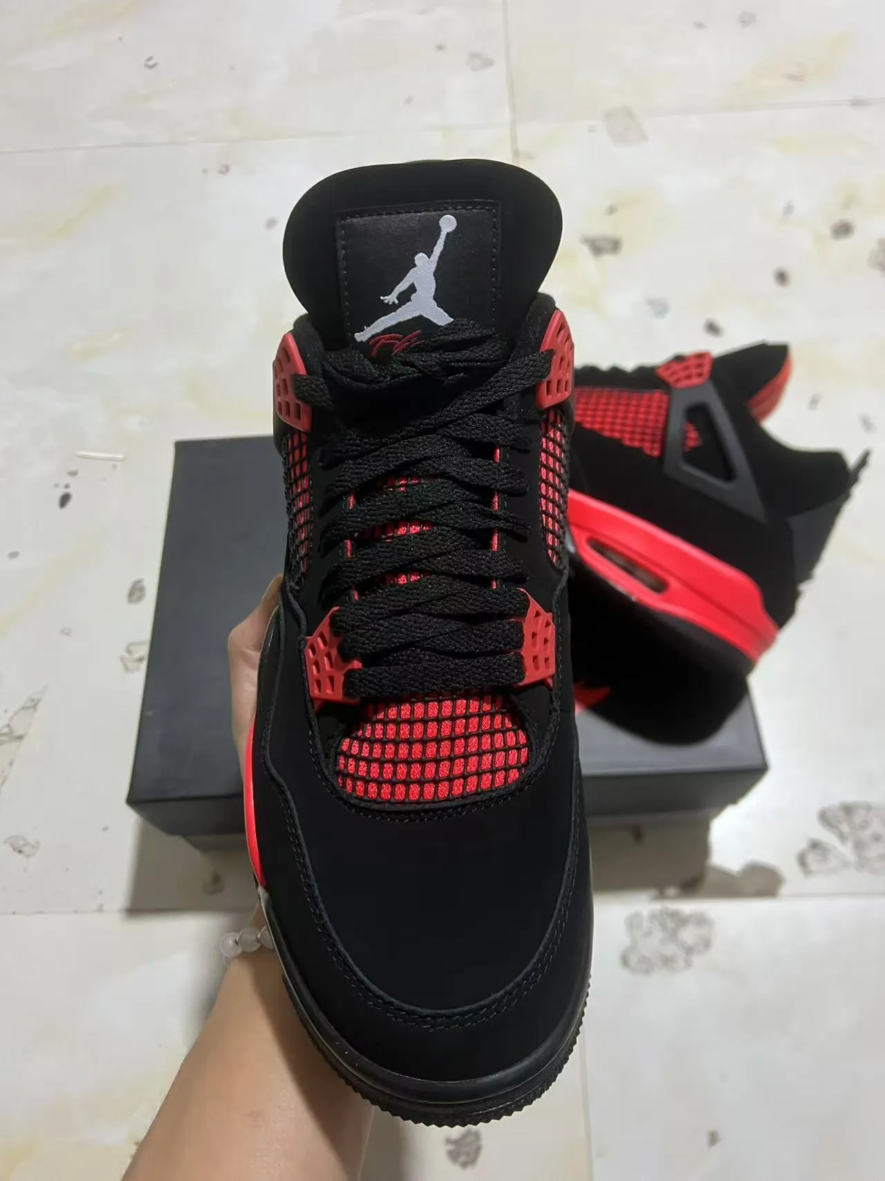 Tênis de basquete Air Jordan 4 preto e vermelho 9