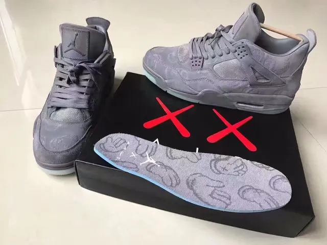 Zapatillas de baloncesto Air Jordan 4 de ante gris con suela translúcida icy 6