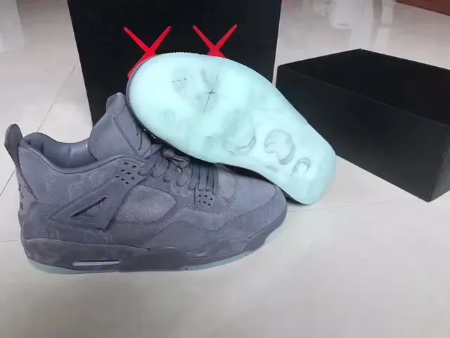 Zapatillas de baloncesto Air Jordan 4 de ante gris con suela translúcida icy 9
