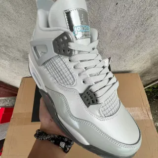 Tênis de basquete Air Jordan 4 cinza prateado metálico