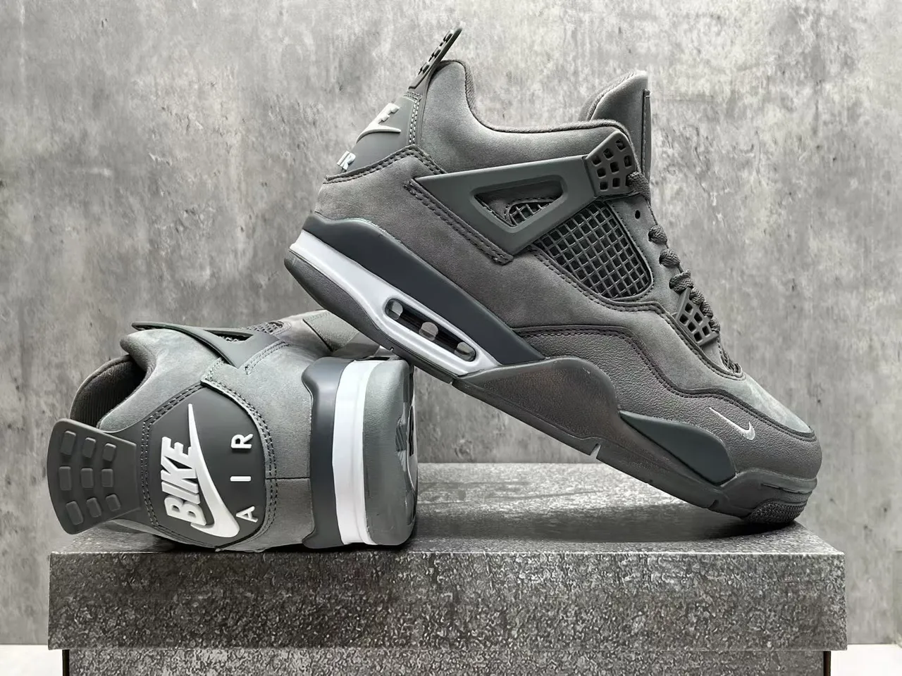 Tênis de basquete Air Jordan 4 cinza monocromático 4